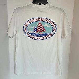 Vineyard Vines white short sleeve tee shirt with sailboats Men’s size XS